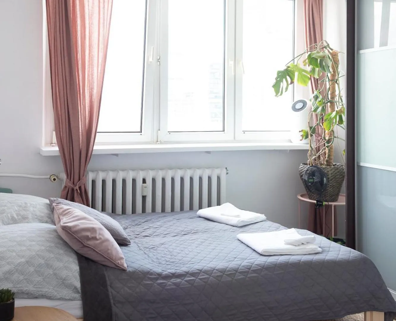 Iron Sunset Apartment Warsaw Poland